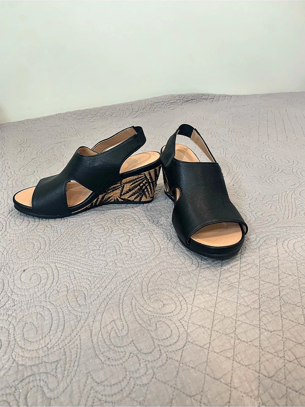 Mootsies Tootsies Thadley Black & Brown Wedge Sandals 7 M